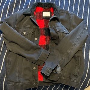 Old navy men’s Sherpa lined black denim jacket